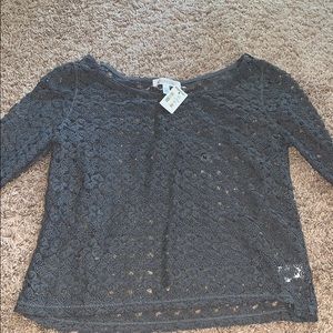 gray floral Aeropostale blouse !!